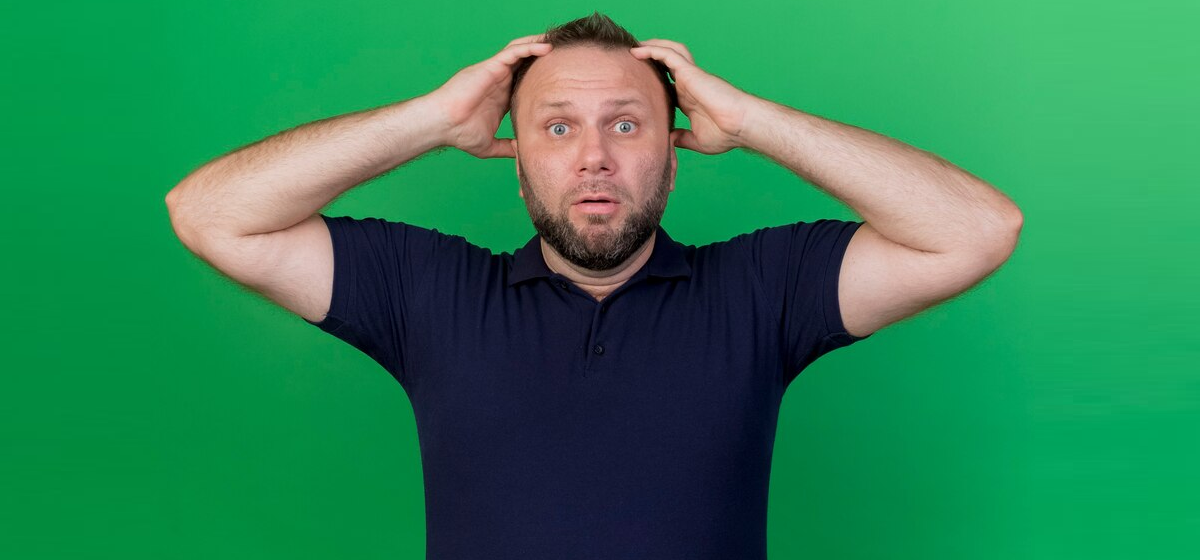 फ्रंटल फाइब्रोसिंग एलोपेसिया (एफएफए): लक्षण, कारण और उपचार